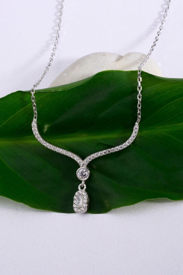 925 Ayar Gümüş Taşlı Oval Kolye