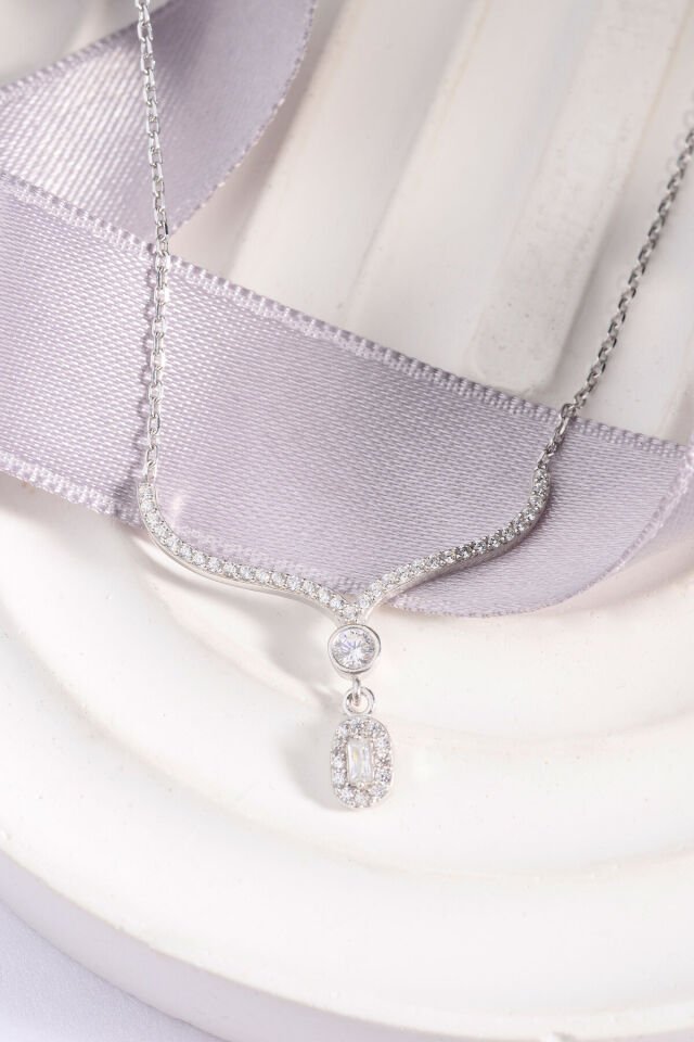 925 Ayar Gümüş Taşlı Oval Kolye