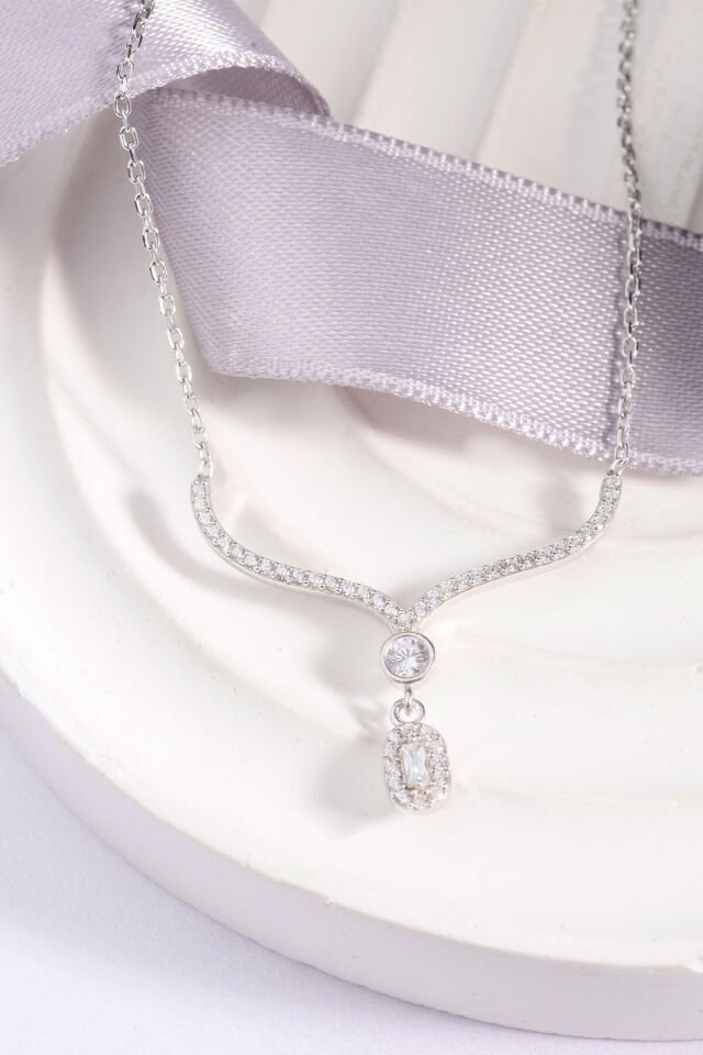 925 Ayar Gümüş Taşlı Oval Kolye