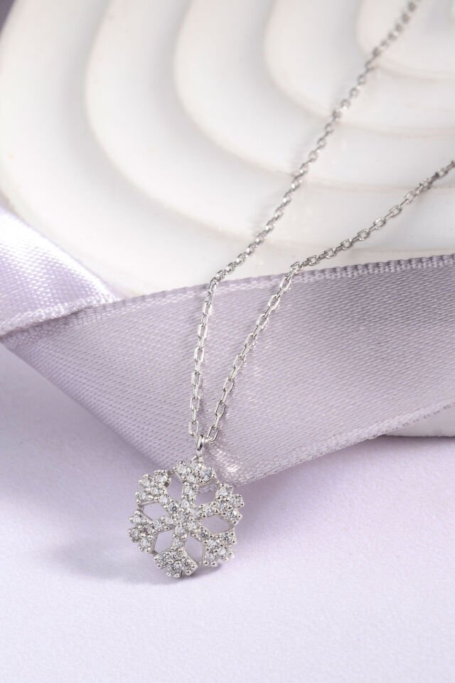 Altın Kaplama 925 Ayar Gümüş Taşlı Kar Tanesi Motifli Kolye