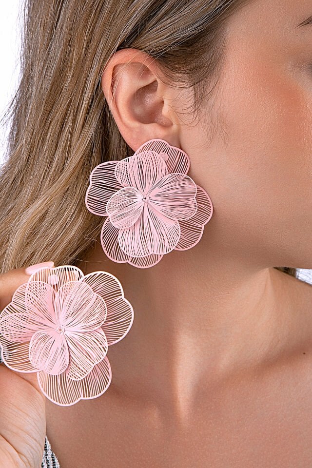 Pembe İnce Metal Çizgili Çiçek Figürlü Hafif Küpe Beyaz