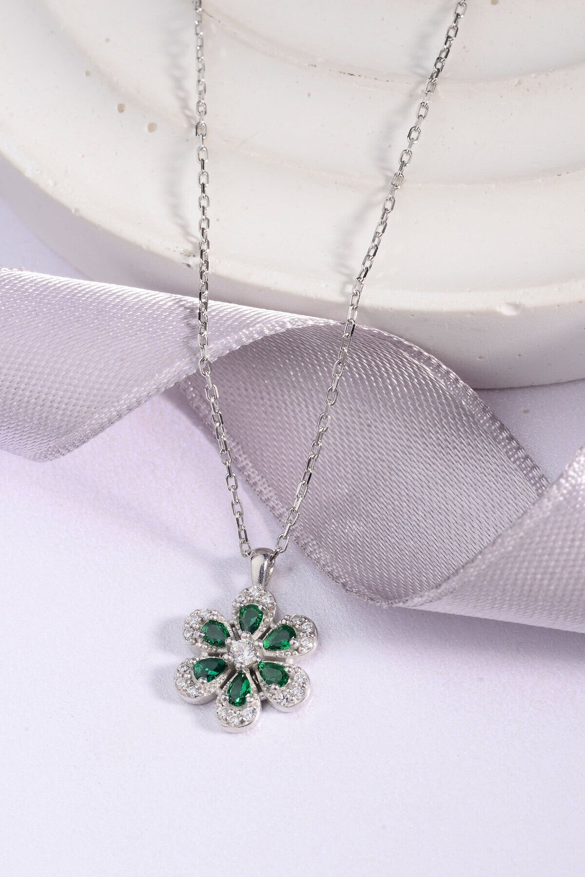 Zümrüt Yeşil Zirkon Taşlı Çiçek Kolye 925 Ayar Gümüş Kadın Kolye