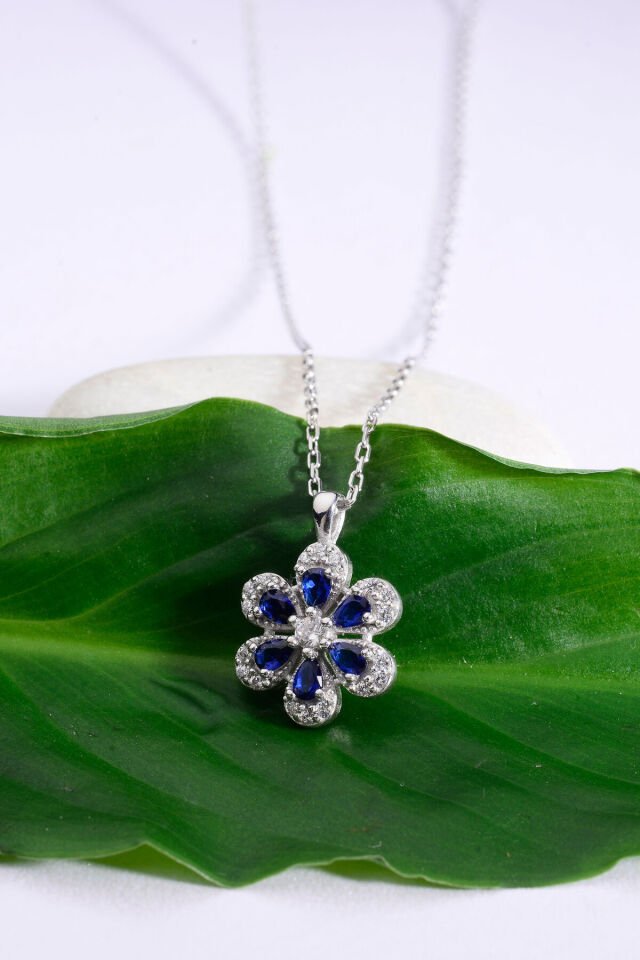 Zümrüt Yeşil Zirkon Taşlı Çiçek Kolye 925 Ayar Gümüş Kadın Kolye