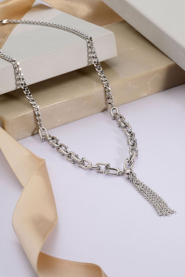 925 Ayar Gümüş Farklı Zincir Detaylı Zincir Püsküllü Kolye