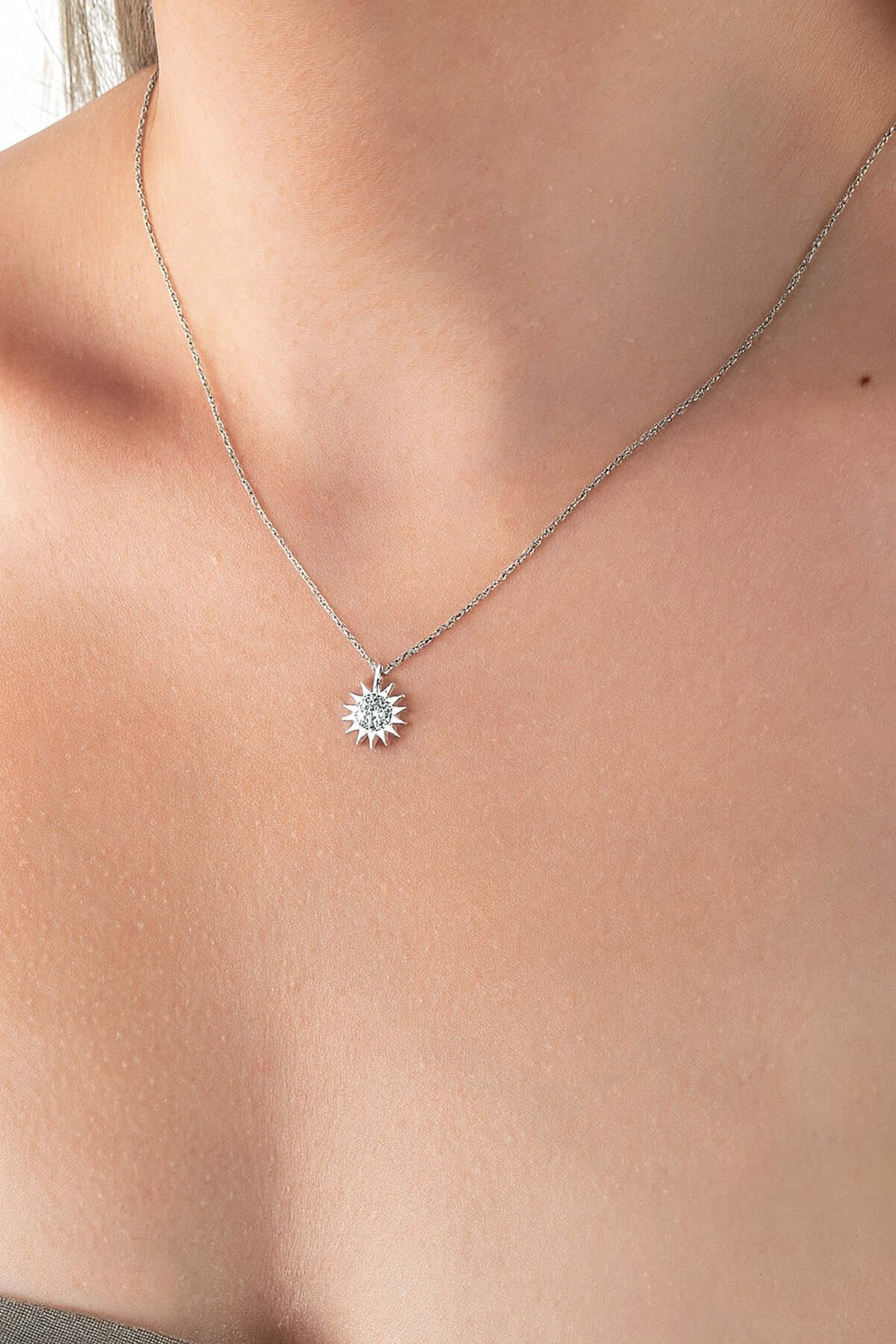 925 Ayar Güneş Gümüş Kolye