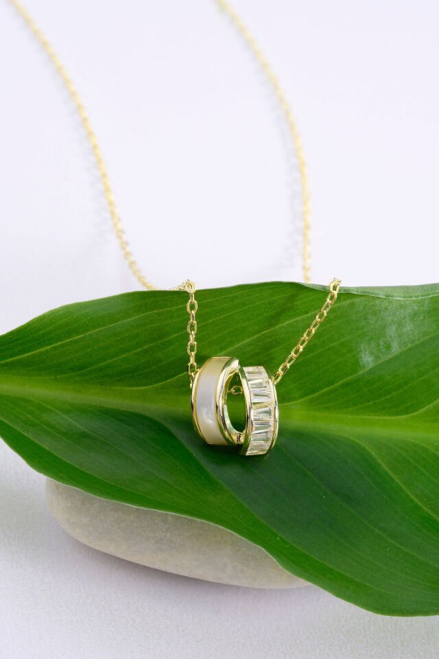 Altın Kaplama 925 Ayar Gümüş Çift Yarım Halka Motifli Sedefli & Baget Taşlı Kolye