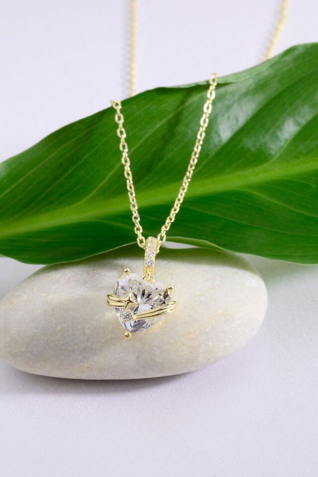 Altın Kaplama 925 Ayar Gümüş Kalp Kesim Taşlı Yıldız Detaylı Kolye