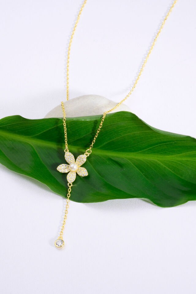 Altın Kaplama 925 Ayar Gümüş Taşlı Beş Yapraklı İnci Çiçek & Taş Sallantılı Kolye