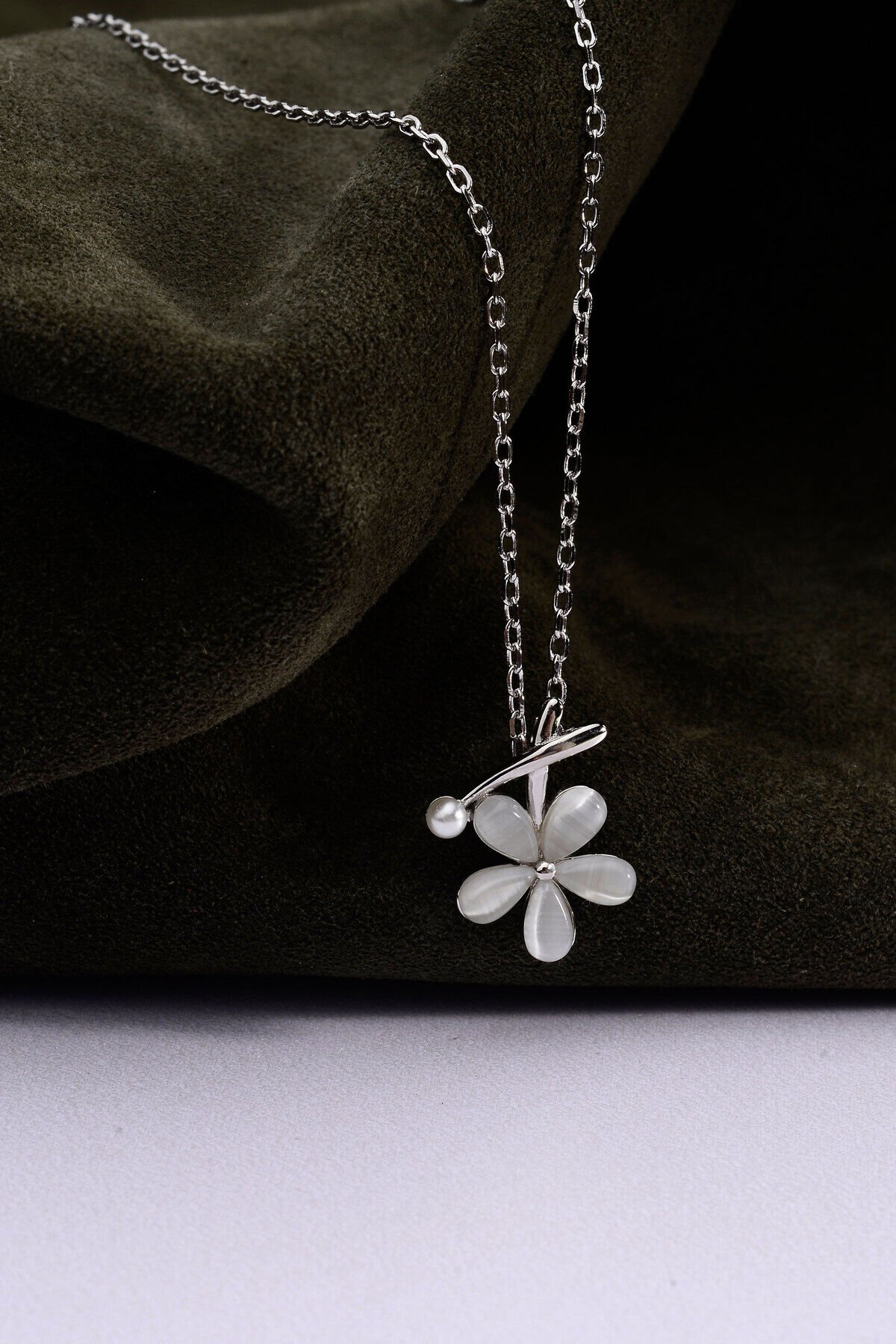 925 Ayar Gümüş Mikro İnci & Sedefli Çiçek Figürlü Kolye