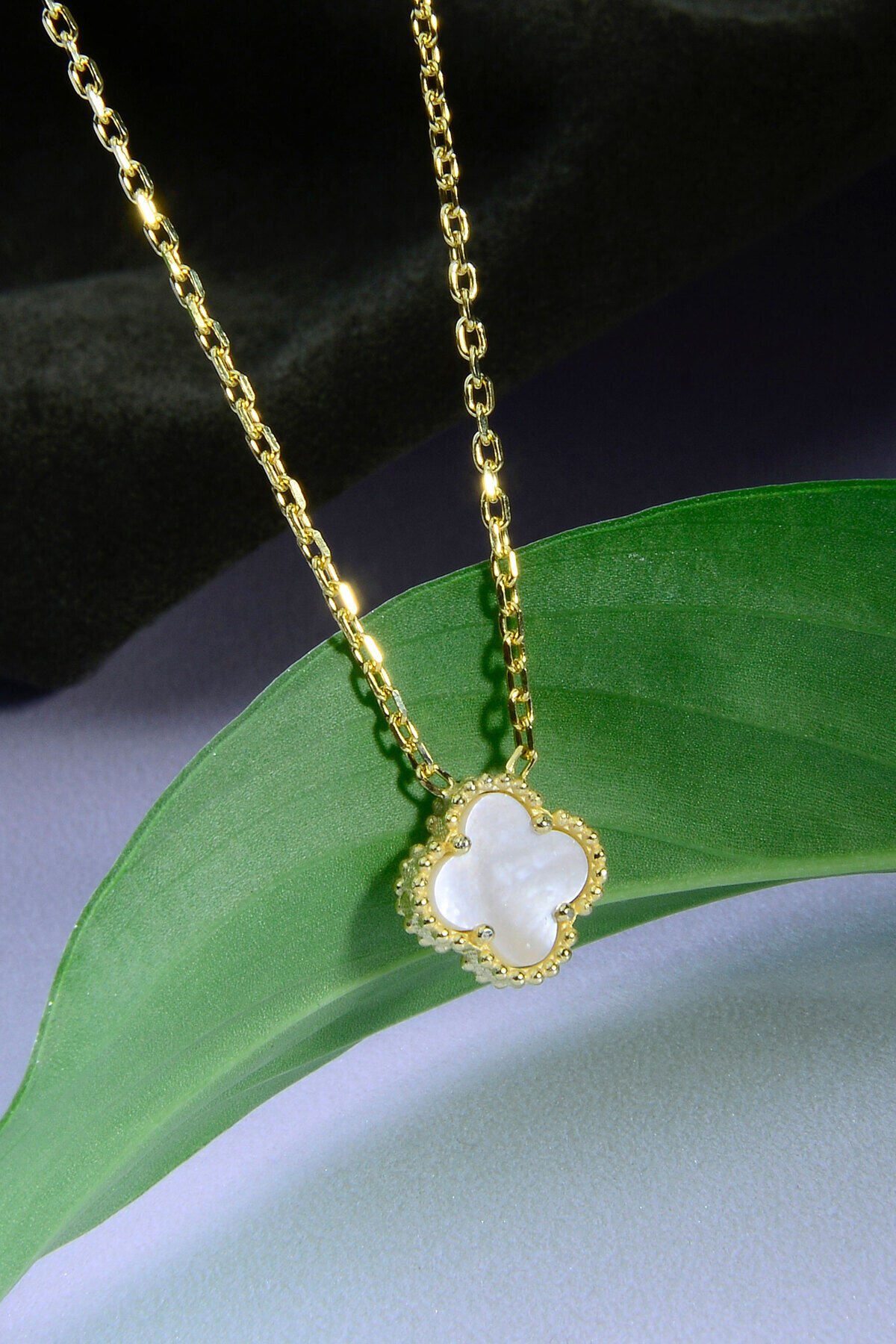 925 Ayar Gümüş Üzeri 22 Ayar Altın Kaplama Yonca Kolye