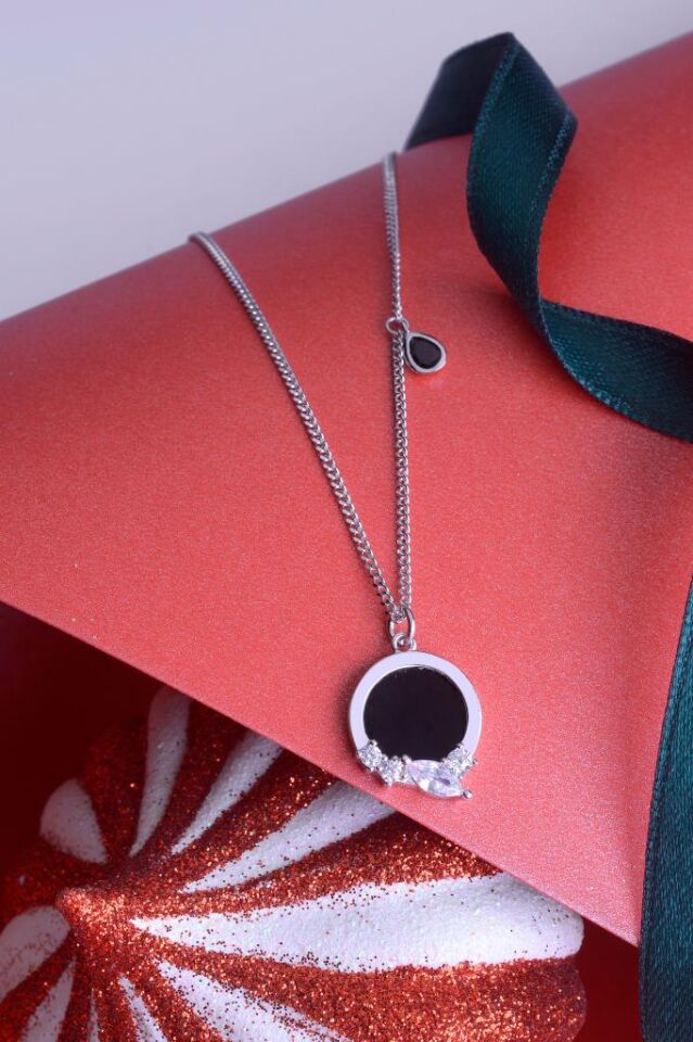 925 Ayar Gümüş Damla Taş Detaylı Oval Kolye