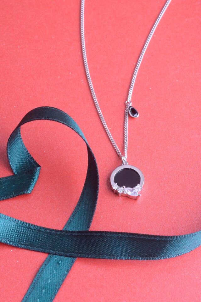 925 Ayar Gümüş Damla Taş Detaylı Oval Kolye