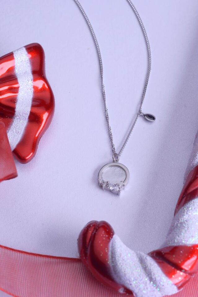 925 Ayar Gümüş Damla Taş Detaylı Oval Kolye