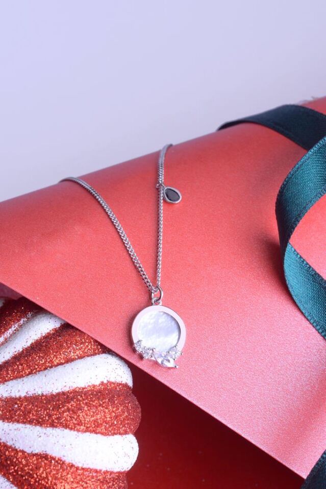 925 Ayar Gümüş Damla Taş Detaylı Oval Kolye