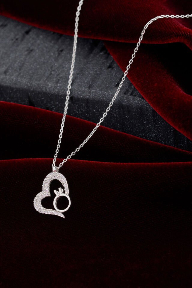 925 AYAR GÜMÜŞ YÜZÜK DETAYLI KALP KOLYE