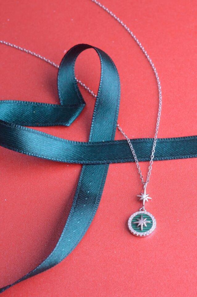 925 Ayar Gümüş Yeşil Oval Kutup Yıldızı kolye