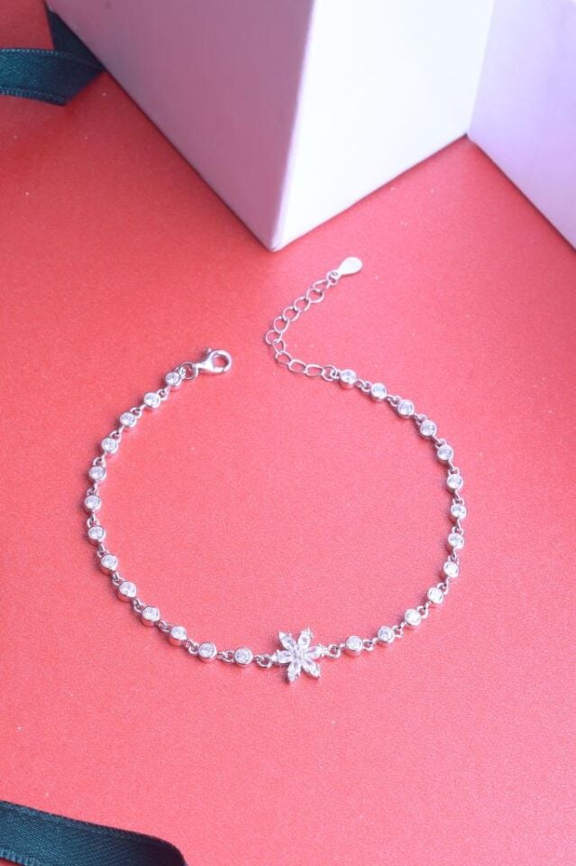 925 Ayar Gümüş Çiçek Desenli Taşlı Bileklik