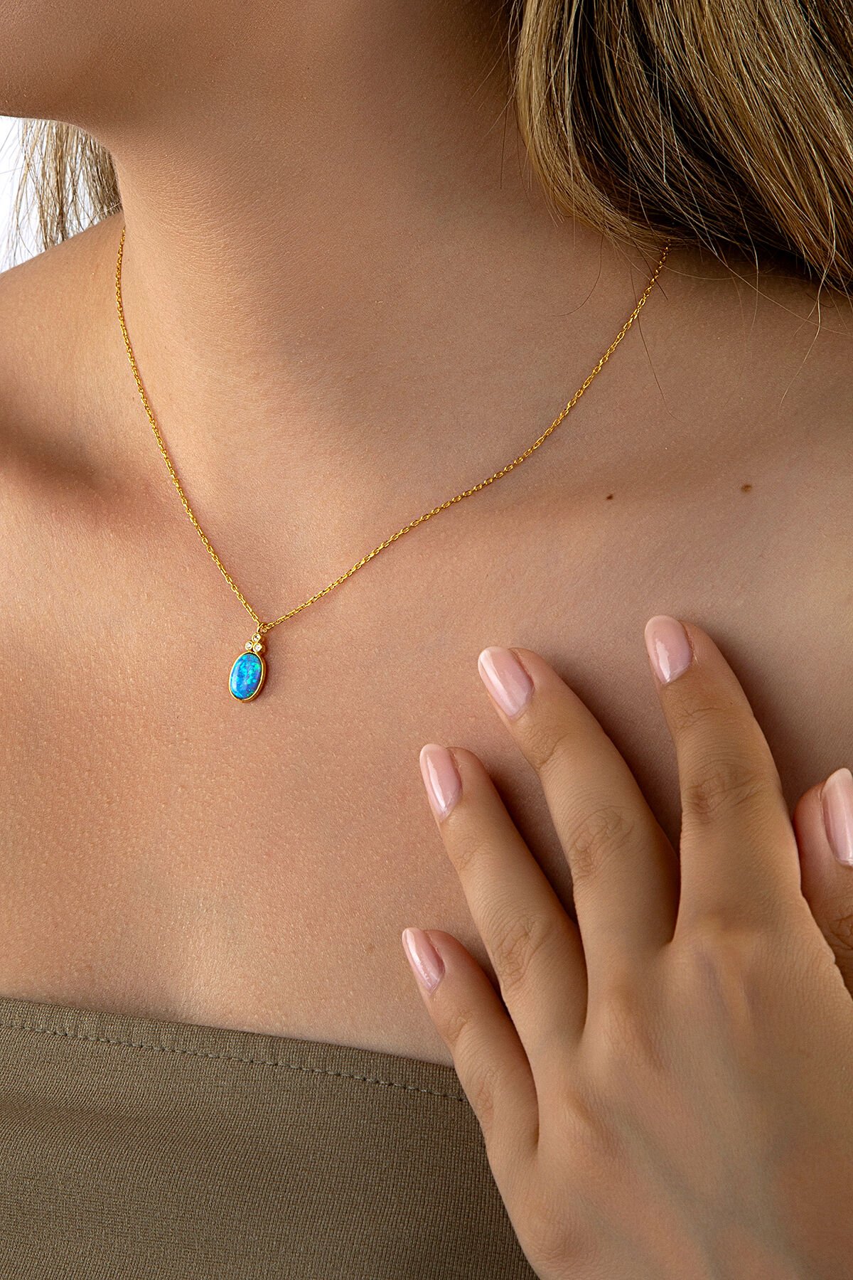 Altın Kaplama 925 Ayar Gümüş Oval Kesim Mavi Opal Taşlı Kolye