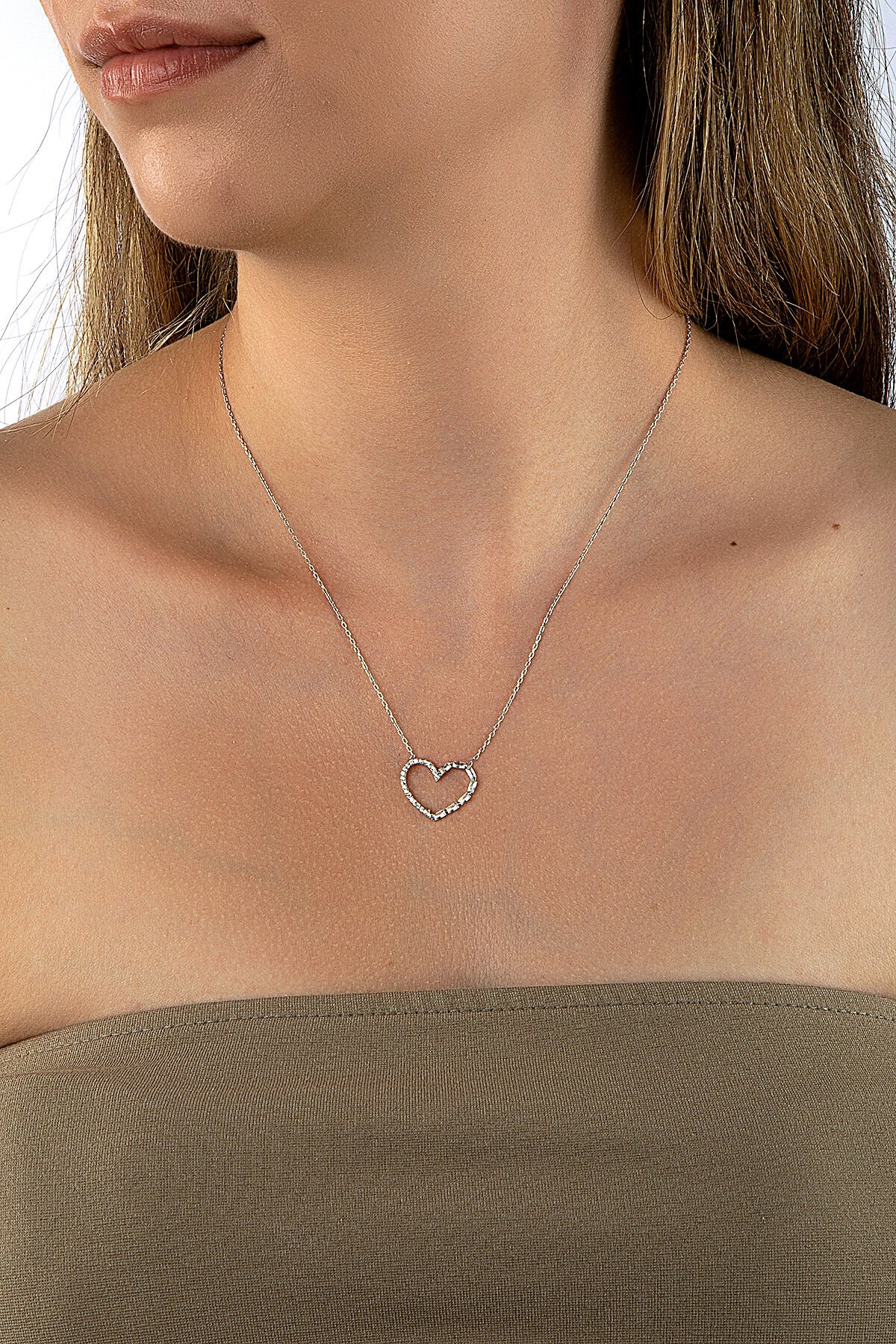 925 Ayar Gümüş İnce Kalp Figürlü Taşlı Kolye