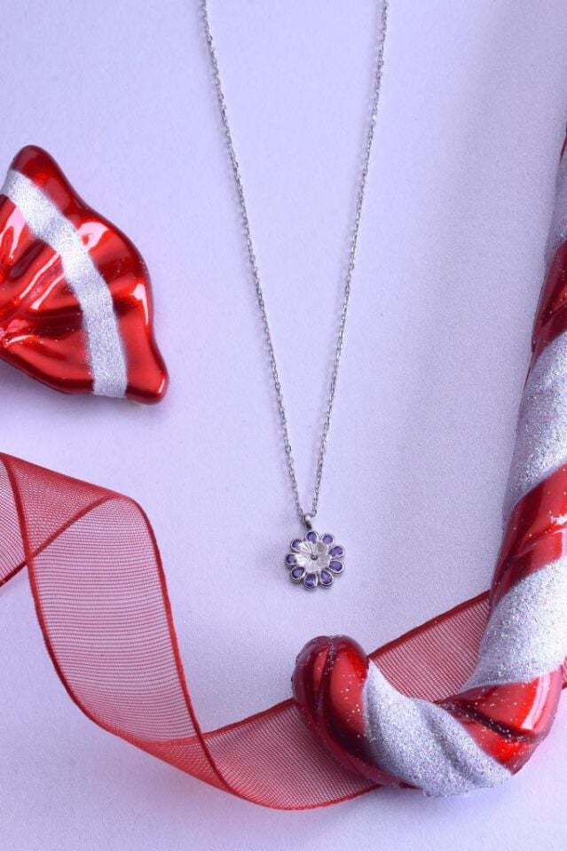 925 Ayar Gümüş Taşlı Çiçek Detaylı Kolye