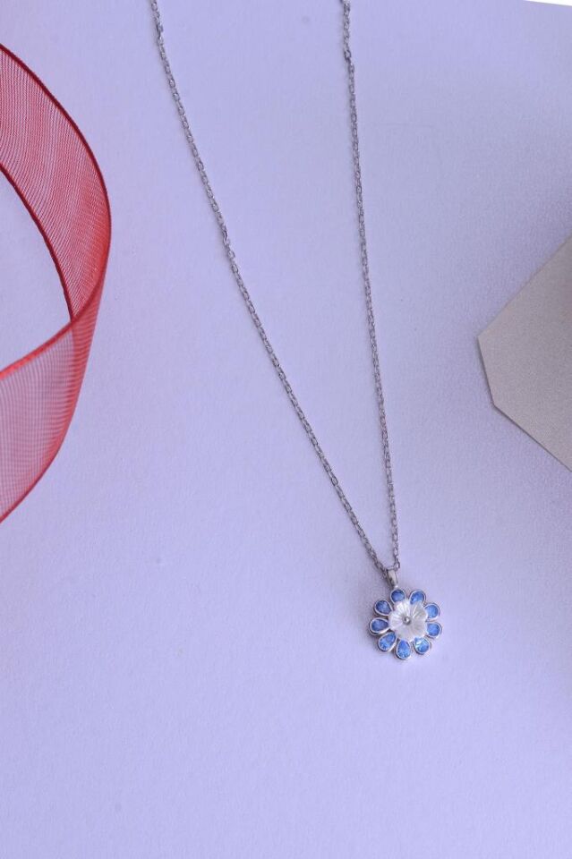 925 Ayar Gümüş Taşlı Çiçek Detaylı Kolye