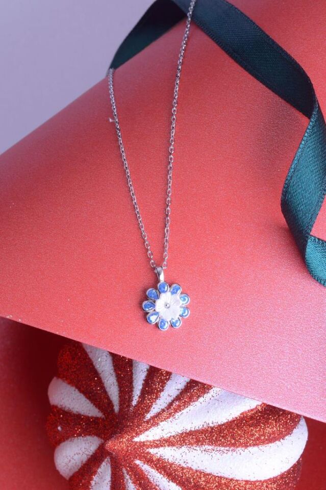 925 Ayar Gümüş Taşlı Çiçek Detaylı Kolye