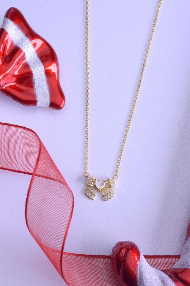 925 Ayar Gümüş Taşlı Kalp Detaylı Kurdele Kolye