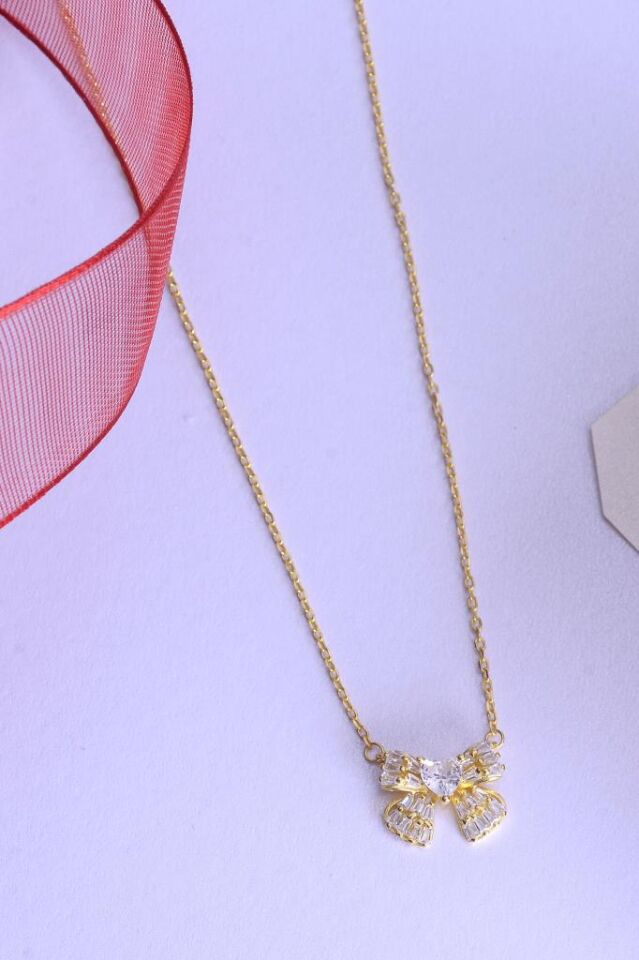 925 Ayar Gümüş Taşlı Kalp Detaylı Kurdele Kolye