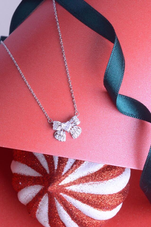 925 Ayar Gümüş Taşlı Kalp Detaylı Kurdele Kolye