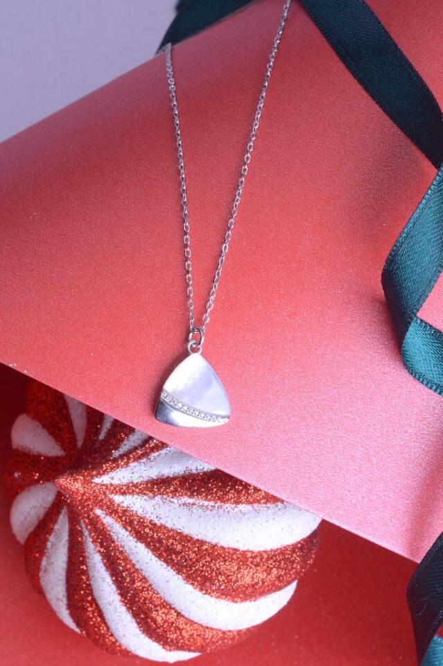 925 Ayar Gümüş Sedef Taşlı Üçgen Kolye