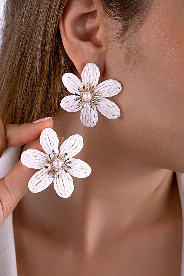 İnci ve Taş Detaylı Renkli Çiçek Figürlü Hasır Küpe