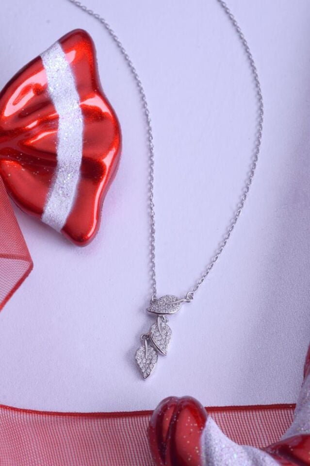 925 Ayar Gümüş Üç Yaprak Kolye