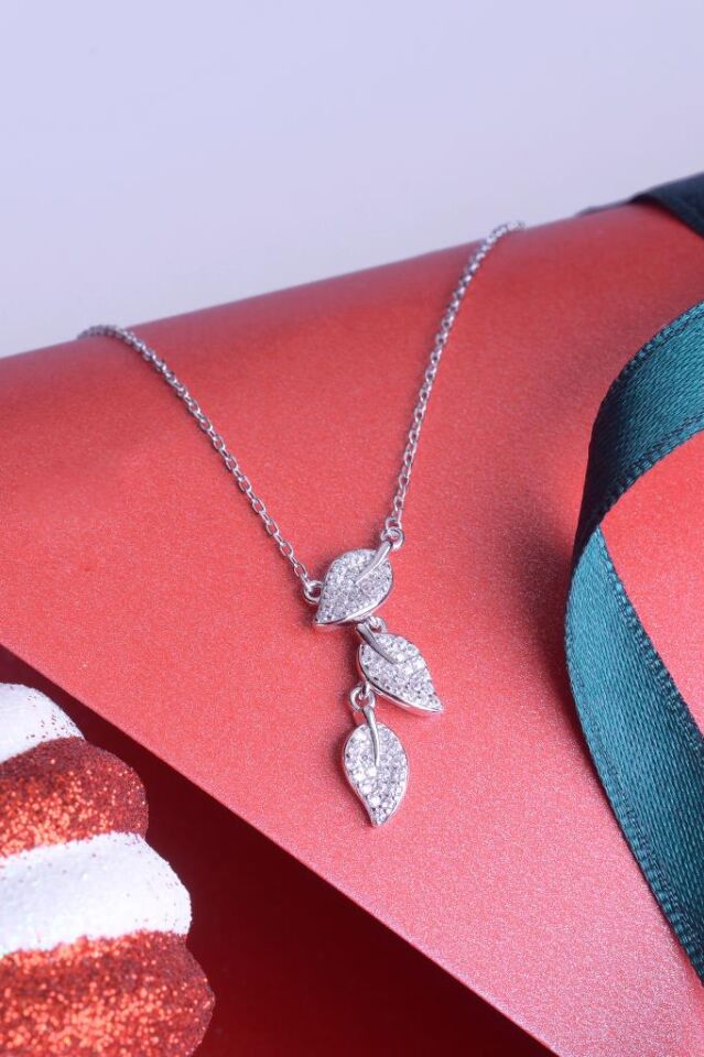 925 Ayar Gümüş Üç Yaprak Kolye