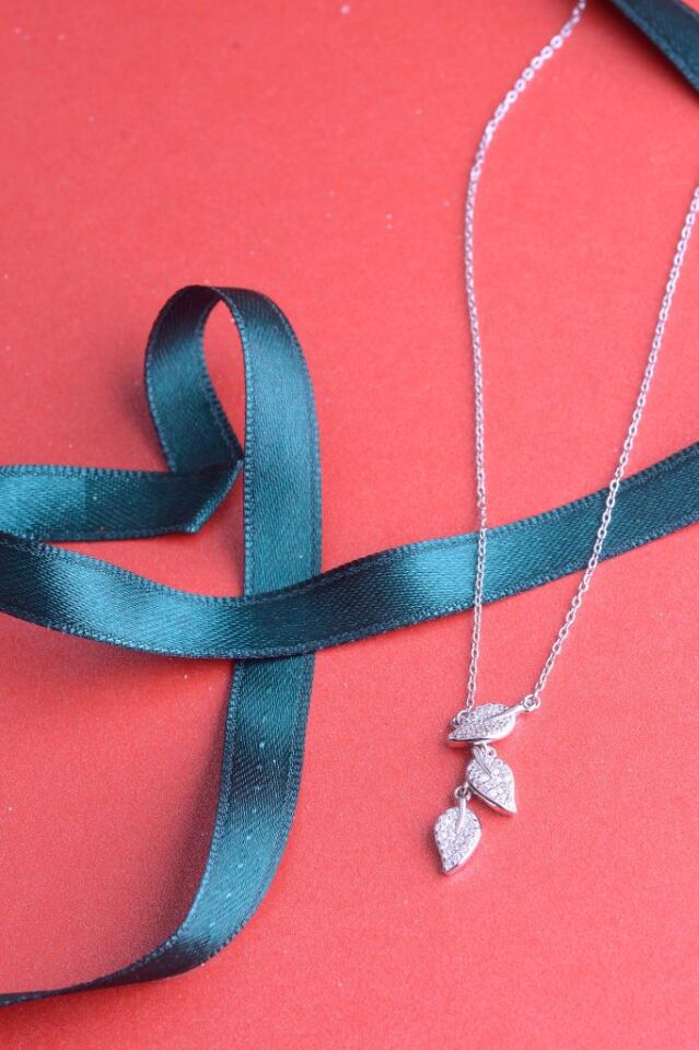 925 Ayar Gümüş Üç Yaprak Kolye