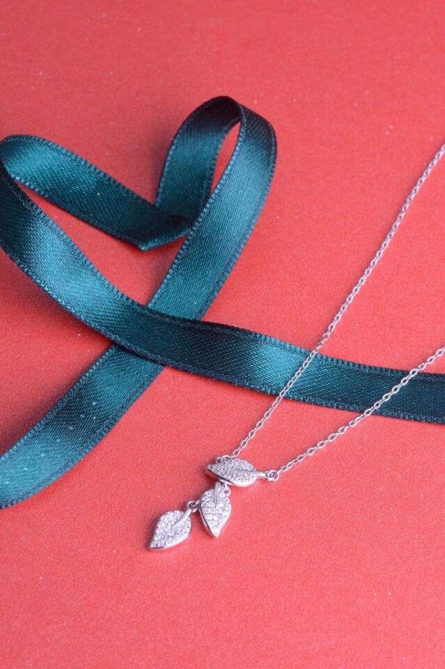 925 Ayar Gümüş Üç Yaprak Kolye