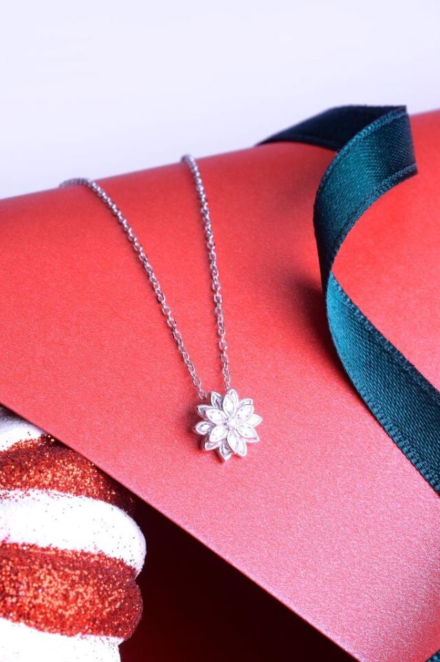 925 Ayar Gümüş Açan Lotus Çiçeği Kolye