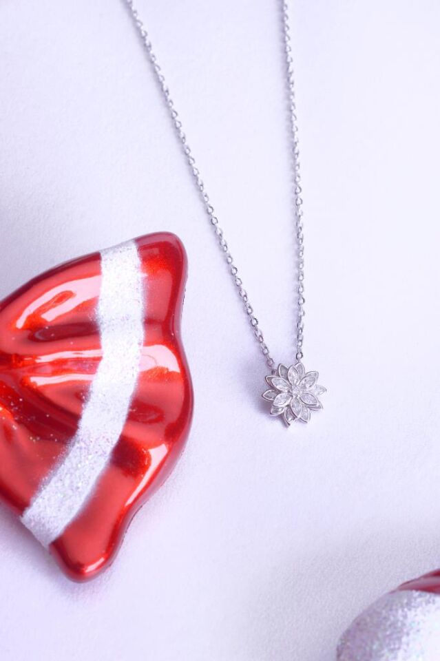 925 Ayar Gümüş Açan Lotus Çiçeği Kolye