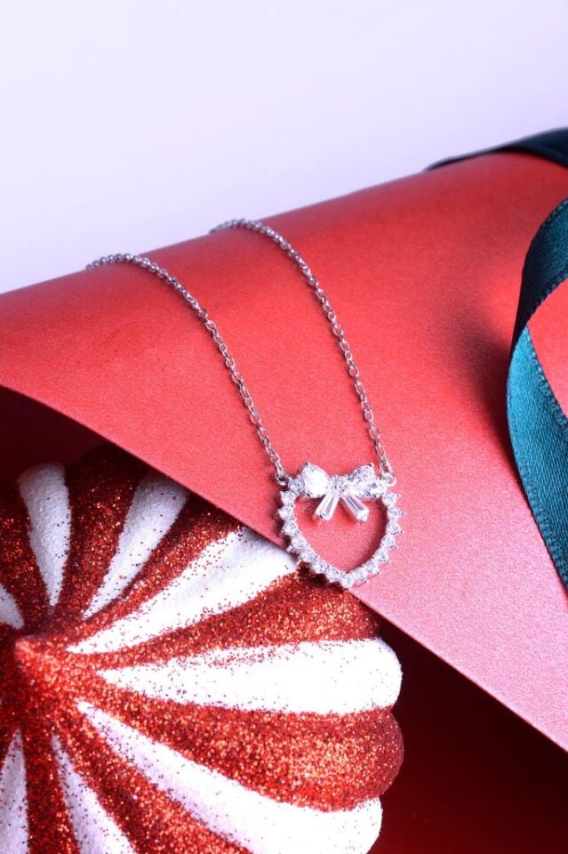 925 Ayar Gümüş Zirkon Taşlı Fiyonk Detaylı Kalp Kolye