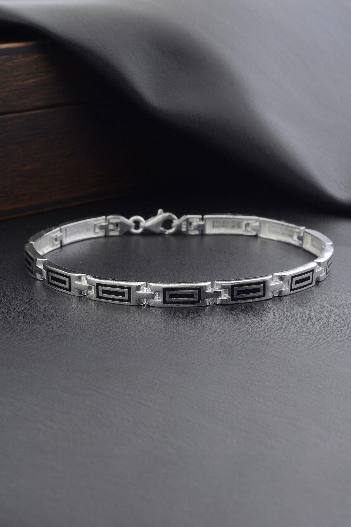 925 AYAR GÜMÜŞ KARE DESENLİ ERKEK BİLEKLİK