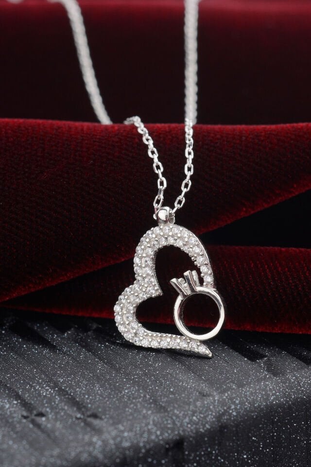 925 AYAR GÜMÜŞ YÜZÜK DETAYLI KALP KOLYE