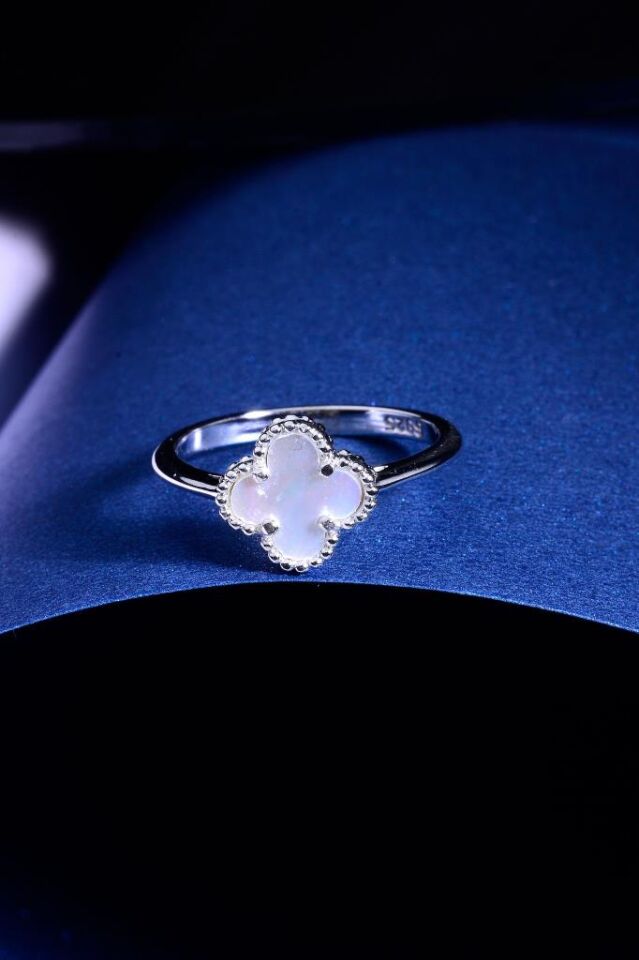 Yonca Motifli Sedef Taşlı Kadın Yüzük